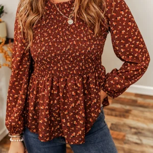 Blouse à basque à volants et buste smocké