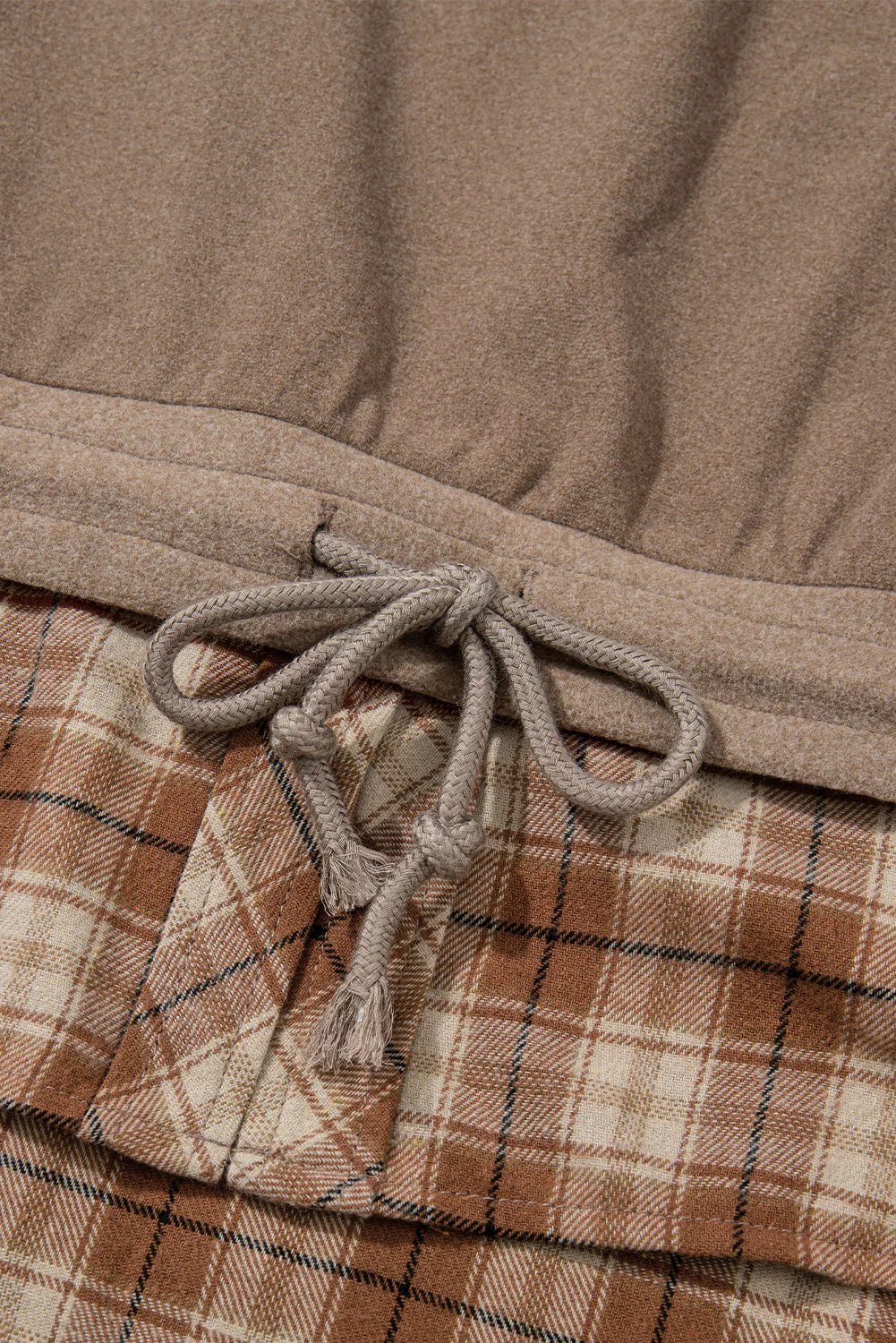 Chemisier a col montant et patchwork a carreaux – Image 9