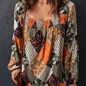 Blouse à imprimés variés et col carré