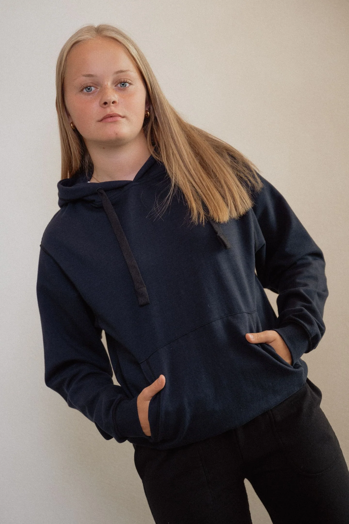 Fidget Hoodie – Soft & Tag-free| FIDGETFOCUS – Image 3