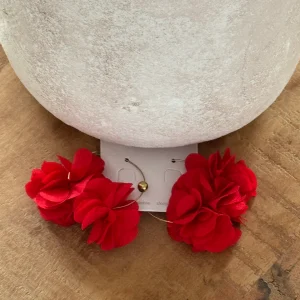 BOUCLES OREILLES FLEUR ROUGE
