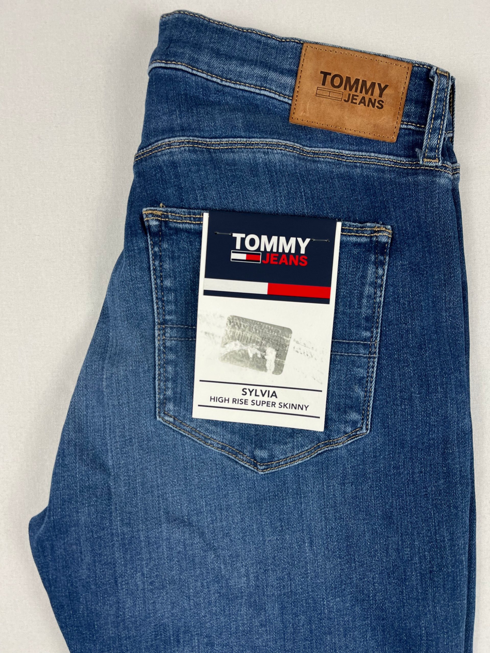 Tommy Hilfiger – Image 4