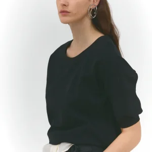 Adèle – Top à ligne épurée et base rayée contrastée