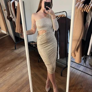 Robe asymétrique en sequin
