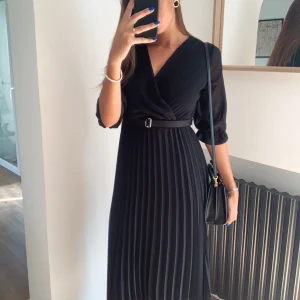 Robe mi longue plissée